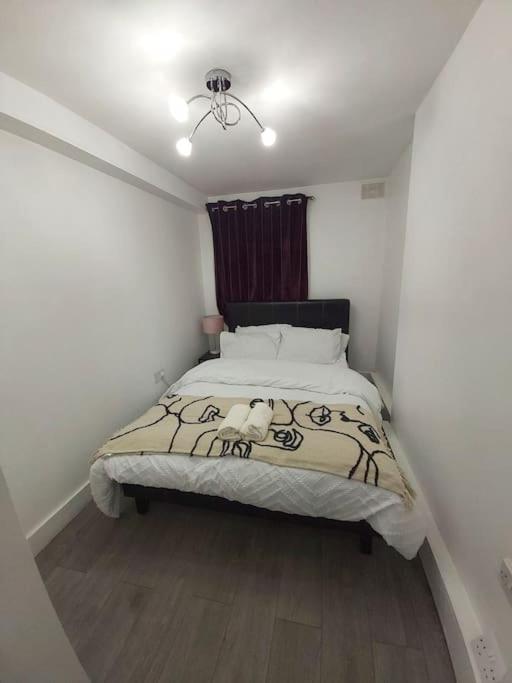 Home Away Barking Barking  Dış mekan fotoğraf